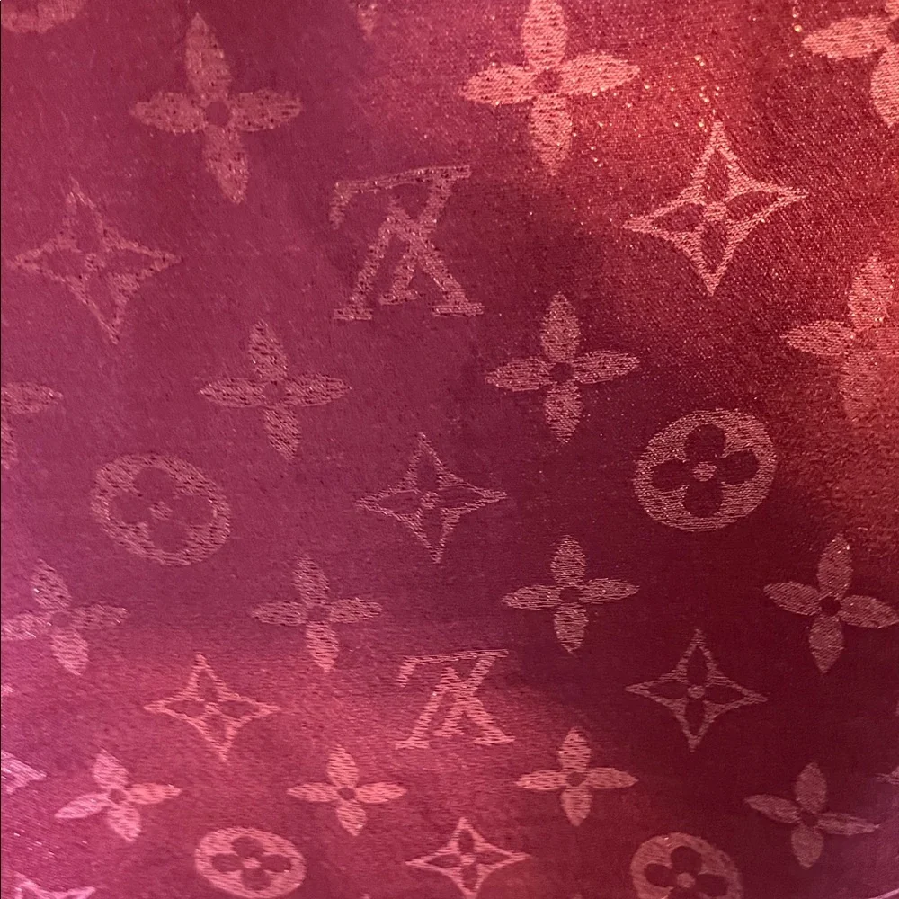 Louis Vuitton Burgundy Monogram Shawl - Picture 5 of 9